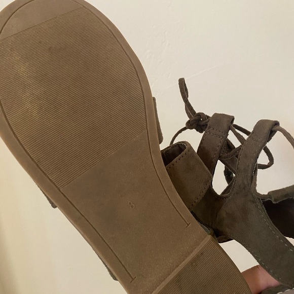 FAUX SUEDE OLD NAVY FLAT WOMENS GLADIATOR SANDALS SIZE 8 BOHEMIAN SUMMER - Picture 5 of 8